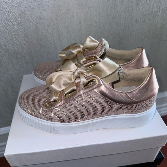 Shoes - Picture 5 of 5